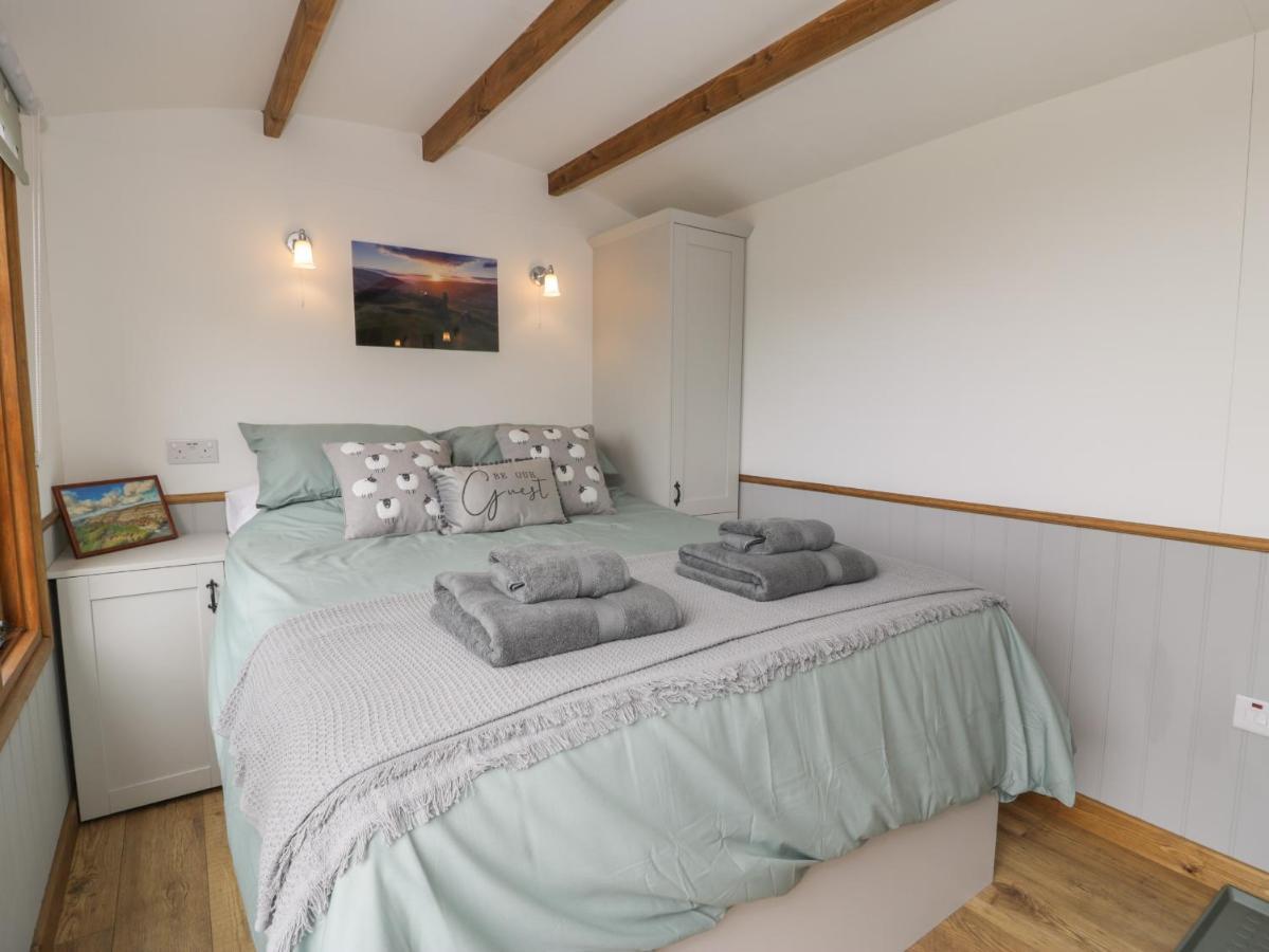 Tan Y Castell Shepherds Hut 랑골렌 외부 사진